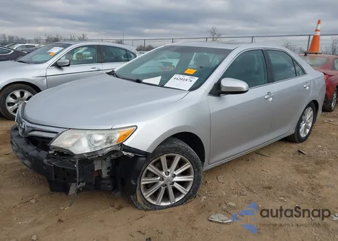 2014 Toyota Camry Xle z USA, uszkodzony, nr VIN 4T1BF1FK2EU826110
